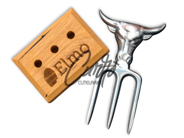 Tridente Churrasco Cabeça De Touro Elmo Com Suporte De Madeira