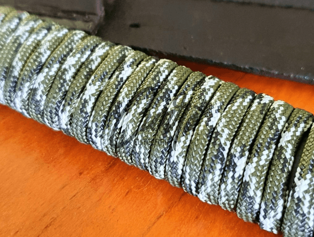 Faca Artesanal Floresta Nº1 Elmo Aço e Cabo em Paracord Verde/Branco