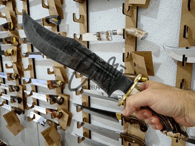 Faca Bowie Javalizeira Elmo Aço Damasco Cervo Edição Exclusiva 10"